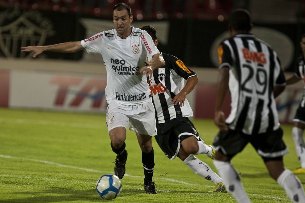 Durante a partida entre Atlético-MG x Corinthians, válida pela 28ª rodada do Campeonato Brasileiro de 2010, serie A, realizada esta noite no estádio Arena do Jacaré, em Sete Lagoas/MG
