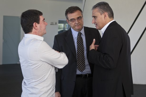 O presidente Andres Sanchez; o diretor de futebol Mario Gobbi e o novo técnico do Corinthians Tite, antes do treino do Corinthians, realizado esta manhã no CT Joaquim Grava no Parque Ecológico. O próximo jogo da equipe será domingo, dia 24/10, contra o Palmeiras no Pacaembu, pela 31. a rodada do Campeonato Brasileiro de 2010
