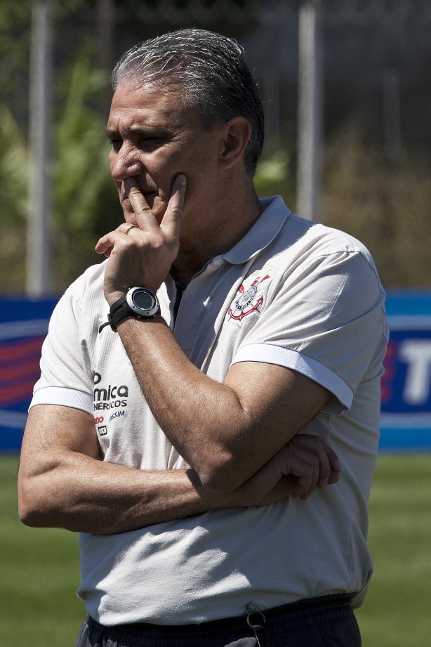O técnico Tite durante o treino do Corinthians, realizado esta manhã no CT Joaquim Grava no Parque Ecológico. O próximo jogo da equipe será domingo, dia 24/10, contra o Palmeiras no Pacaembu, pela 31. a rodada do Campeonato Brasileiro de 2010