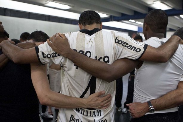Confraternizacao após a partida entre Corinthians x Palmeiras, válida pela 31ª rodada do Campeonato Brasileiro de 2010, serie A, realizada esta tarde no estádio do Pacaembu