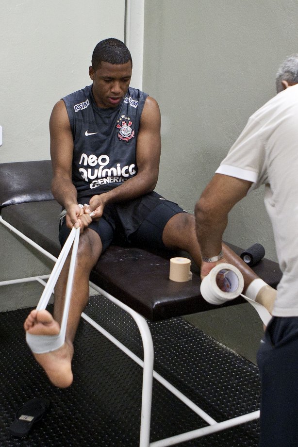 Jucilei nos vestiários antes da partida entre Corinthians x Palmeiras, válida pela 31ª rodada do Campeonato Brasileiro de 2010, serie A, realizada esta tarde no estádio do Pacaembu