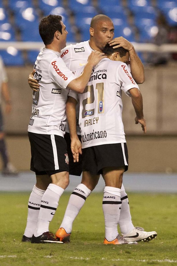 Durante a partida entre Flamengo x Corinthians, válida pela 32ª rodada do Campeonato Brasileiro de 2010, serie A, realizada esta noite no estádio do Engenhão