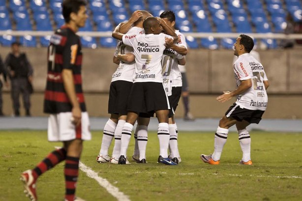Durante a partida entre Flamengo x Corinthians, válida pela 32ª rodada do Campeonato Brasileiro de 2010, serie A, realizada esta noite no estádio do Engenhão