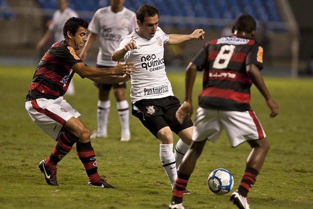 Durante a partida entre Flamengo x Corinthians, válida pela 32ª rodada do Campeonato Brasileiro de 2010, serie A, realizada esta noite no estádio do Engenhão