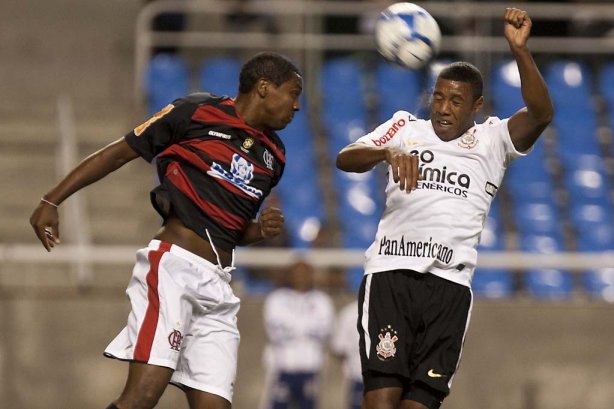 Durante a partida entre Flamengo x Corinthians, válida pela 32ª rodada do Campeonato Brasileiro de 2010, serie A, realizada esta noite no estádio do Engenhão