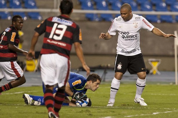 Durante a partida entre Flamengo x Corinthians, válida pela 32ª rodada do Campeonato Brasileiro de 2010, serie A, realizada esta noite no estádio do Engenhão