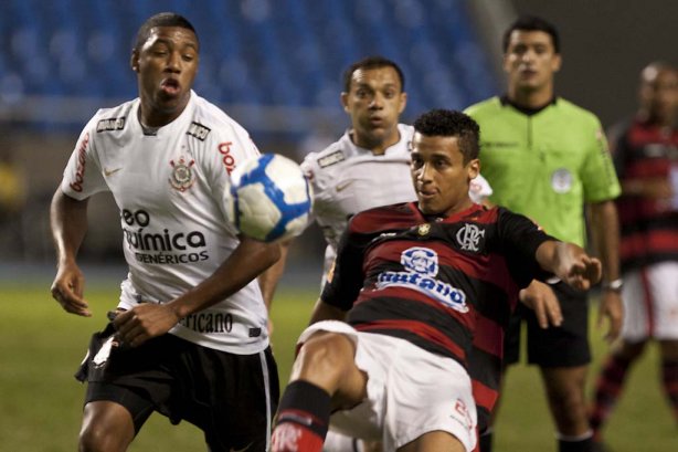 Durante a partida entre Flamengo x Corinthians, válida pela 32ª rodada do Campeonato Brasileiro de 2010, serie A, realizada esta noite no estádio do Engenhão