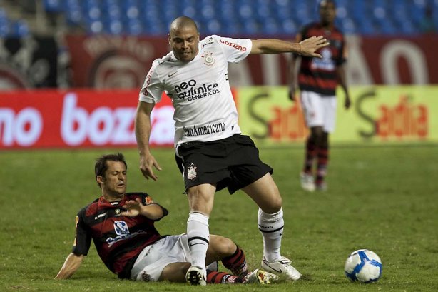 Durante a partida entre Flamengo x Corinthians, válida pela 32ª rodada do Campeonato Brasileiro de 2010, serie A, realizada esta noite no estádio do Engenhão