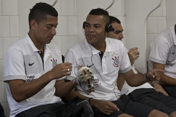 Ralf e Dentinho nos vestiários antes da partida entre São Paulo x Corinthians, válida pela 34ª rodada do Campeonato Brasileiro de 2010, serie A, realizada esta tarde no estádio do Morumbi/SP