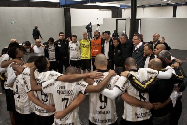 Reuniao nos vestiários após a partida entre Corinthians x Cruzeiro, válida pela 35ª rodada do Campeonato Brasileiro de 2010, serie A, realizada esta noite no estádio do Pacaembui/SP
