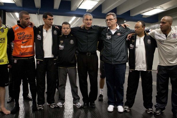Reuniao nos vestiários após a partida entre Corinthians x Cruzeiro, válida pela 35ª rodada do Campeonato Brasileiro de 2010, serie A, realizada esta noite no estádio do Pacaembui/SP