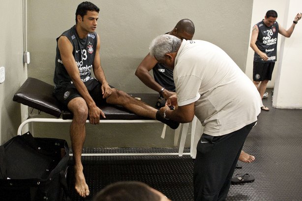 William que faz seu ultimo jogo no Pacaembu, pois para de jogar profissionalmente no final do ano, nos vestiários antes da partida entre Corinthians x Vasco da Gama, válida pela 37ª rodada do Campeonato Brasileiro de 2010, serie A, realizada esta tarde no estádio do Pacaembu/SP