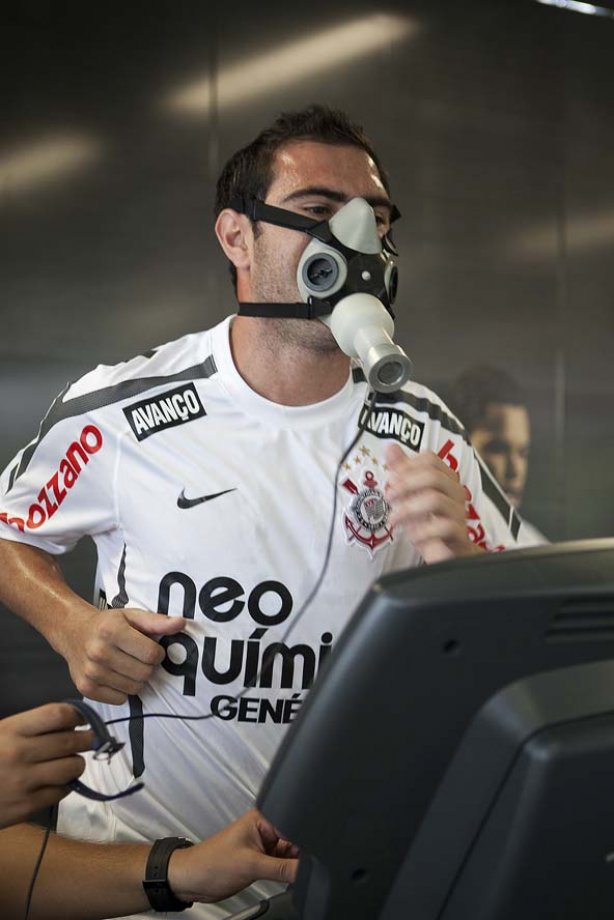 Bruno Cesar esta manhã durante a reapresentacao do time do Corinthians em 2011, no CT Joaquim Grava no Parque Ecológico do Tiete. O primeiro jogo da equipe no Campeonato Paulista 2011, será dia 16/01, contra a Portuguesa, no Pacaembu