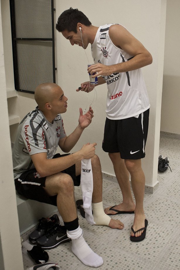 Julio Cesar e Marcelo Oliveira nos vestiários antes da partida entre Corinthians x Mogi Mirim, complementando a 4ª rodada do Campeonato Paulista de 2011, realizada esta noite no estádio do Pacaembu
