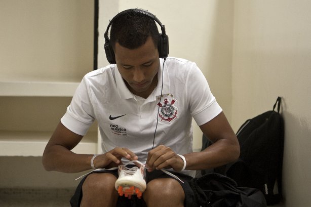 Luis Ramirez nos vestiários antes da partida entre Corinthians x Mogi Mirim, complementando a 4ª rodada do Campeonato Paulista de 2011, realizada esta noite no estádio do Pacaembu