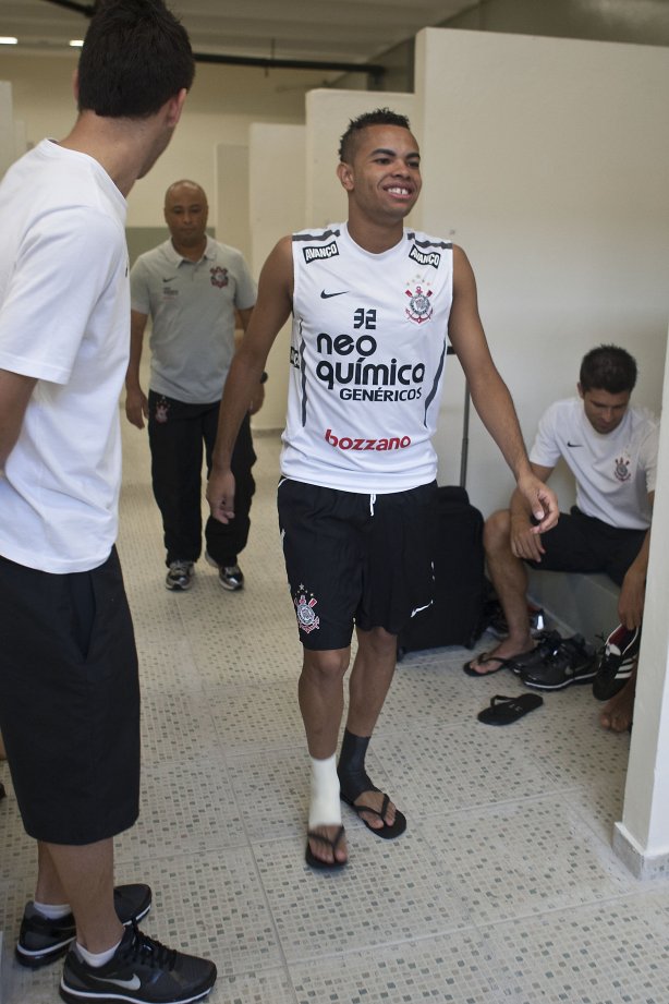 Dentinho nos vestiários antes da partida entre Corinthians x Santos, válida pela 9ª rodada do Campeonato Paulista de 2011, realizada esta tarde no estádio do Pacaembu