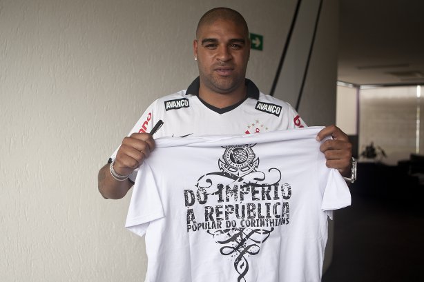 O atacante Adriano foi apresentado hoje pelo Corinthians, como o mais novo reforco para 2011, antes do treino desta tarde no CT Joaquim Grava, Parque Ecológico do Tiete. O time se prepara para o jogo contra o Botafogo/RP, domingo dia 03/04/2011, no estádio Santa Cruz em Ribeirão Preto, pela 17ª rodada do Campeonato Paulista 2011