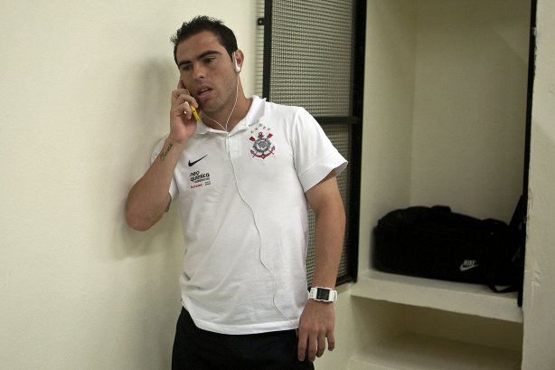 Bruno Cesar nos vestiários antes da partida entre Corinthians x São Caetano, realizada esta tarde no estádio do Pacaembu, pela 18ª rodada do Campeonato Paulista 2011