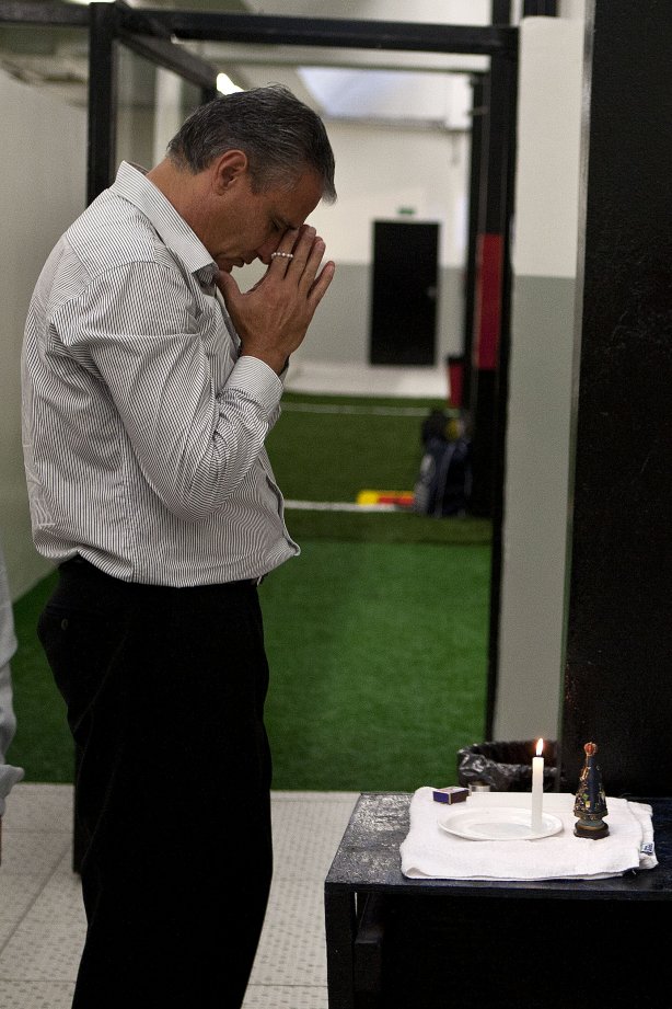 Tite nos vestiários antes da partida entre Palmeiras x Corinthians, realizada esta tarde no estádio do Pacaembu, pelas semifinais do Campeonato Paulista de 2011
