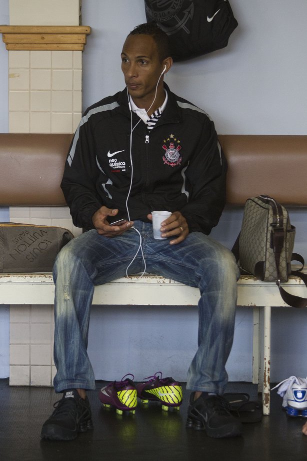 Liedson nos vestiários antes da partida entre Grêmio x Corinthians, realizada esta tarde no estádio Olímpico, em Porto Alegre, primeira rodada do Campeonato Brasileiro de 2011