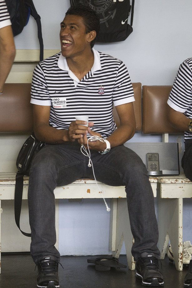 Paulinho nos vestiários antes da partida entre Grêmio x Corinthians, realizada esta tarde no estádio Olímpico, em Porto Alegre, primeira rodada do Campeonato Brasileiro de 2011