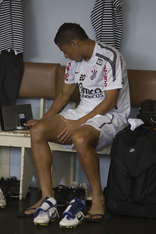 Ralf nos vestiários antes da partida entre Grêmio x Corinthians, realizada esta tarde no estádio Olímpico, em Porto Alegre, primeira rodada do Campeonato Brasileiro de 2011