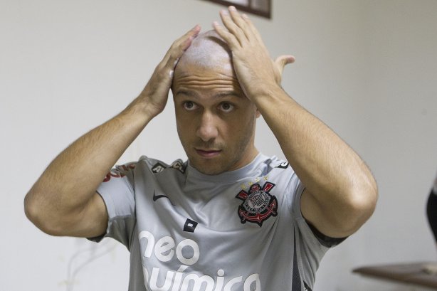 Alessandro nos vestiários antes da partida entre Corinthians x Coritiba, realizada esta tarde no estádio da Fonte, em Araraquara/SP, segunda rodada do Campeonato Brasileiro de 2011