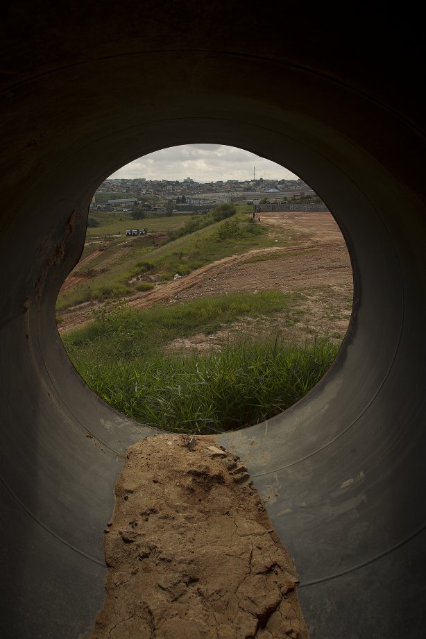 Hoje pela manhã começaram os trabalhos de terraplanagem do local onde será construído o futuro estádio do Corinthians, no bairro de Itaquera, zona leste de São Paulo. O time se prepara para o jogo contra o Flamengo, dia 05/06, domingo a tarde, no estádio do Engenhão, no Rio de Janeiro, pela 3ª rodada do Brasileirão 2011