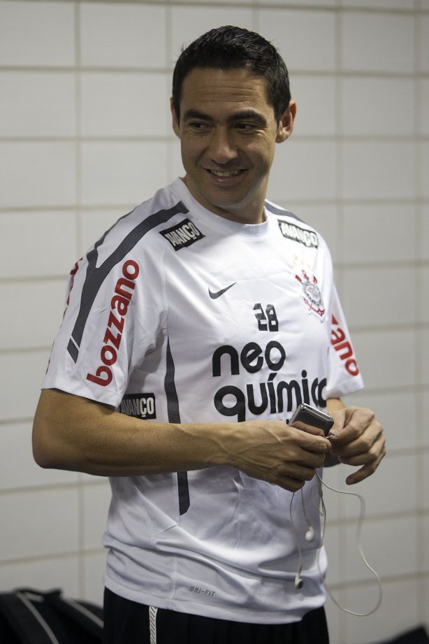 Chicão nos vestiários antes da partida entre Flamengo x Corinthians, realizada esta tarde no estádio do Engenhão, na cidade do Rio de Janeiro, pela terceira rodada do Campeonato Brasileiro de 2011
