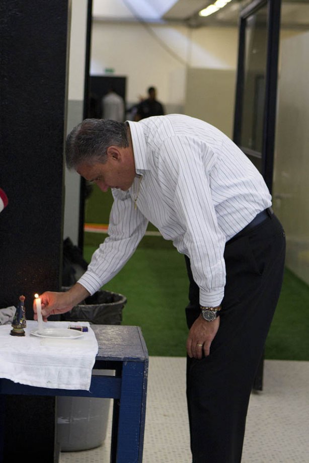 Tite nos vestiários antes da partida entre Corinthians x Fluminense, realizada esta tarde no estádio do Pacaembu, pela 4ª rodada do Campeonato Brasileiro de 2011
