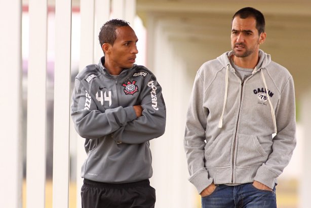 Danilo e Liedson do durante treino Treino do Corinthians realizado no Parque Ecológico