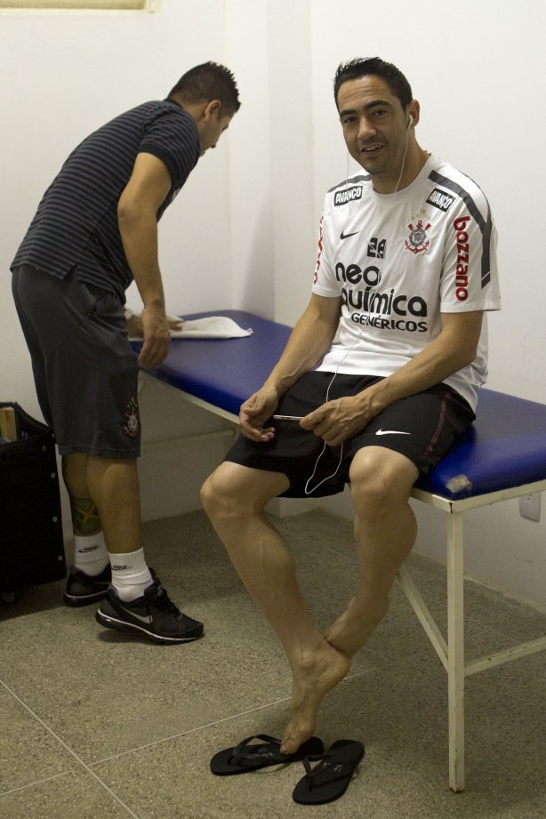 Chicão nos vestiários antes da partida entre Bahia/BA x Corinthians, realizada esta noite no estádio Roberto Santos, o Pituacu, pela 7ª rodada do Campeonato Brasileiro de 2011