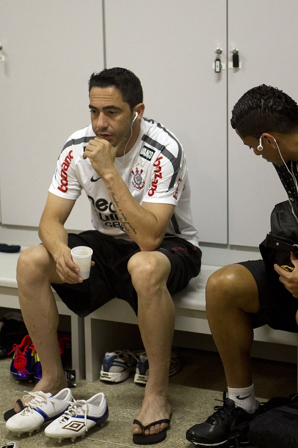 Chicão nos vestiários antes da partida entre Bahia/BA x Corinthians, realizada esta noite no estádio Roberto Santos, o Pituacu, pela 7ª rodada do Campeonato Brasileiro de 2011