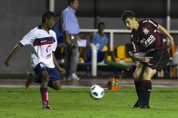 Maranhao e Alex durante a partida entre Bahia/BA x Corinthians, realizada esta noite no estádio Roberto Santos, o Pituacu, pela 7ª rodada do Campeonato Brasileiro de 2011