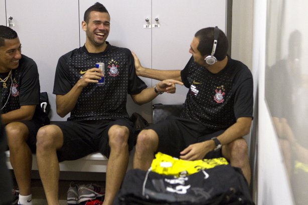 Ralf; Leandro Castán e Danilo nos vestiários antes da partida entre Bahia/BA x Corinthians, realizada esta noite no estádio Roberto Santos, o Pituacu, pela 7ª rodada do Campeonato Brasileiro de 2011