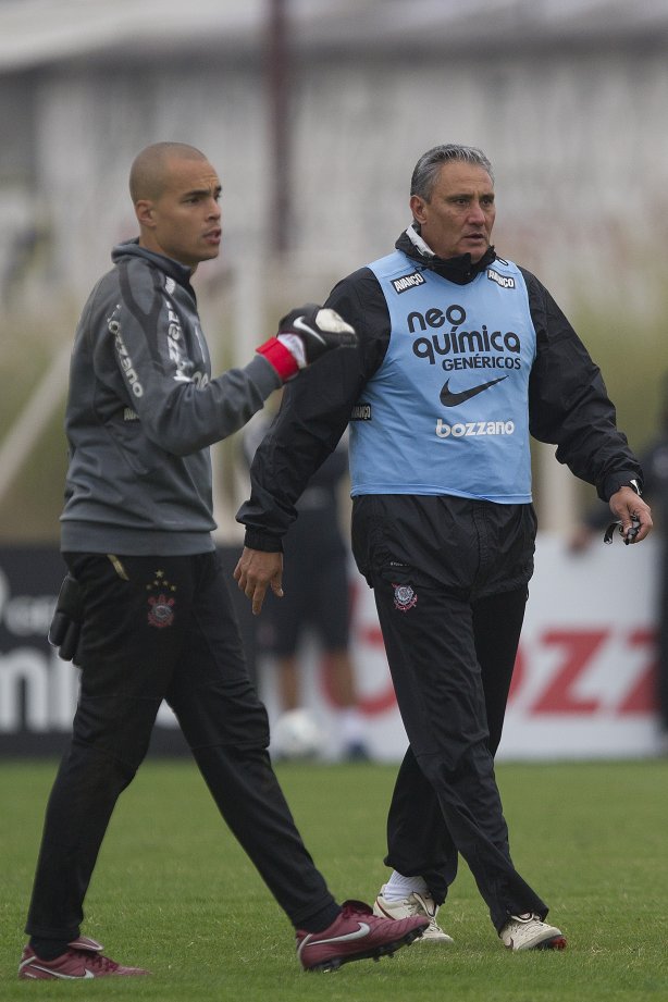 Julio Cesar durante o treino do Corinthians que aconteceu esta tarde no CT Joaquim Grava, no Parque Ecológico do Tiete. O time se prepara para o jogo contra o Vasco da Gama, dia 06/07, quarta-feira, a noite, no estádio do Pacaembu, pela 8ª rodada do Brasileirão 2011