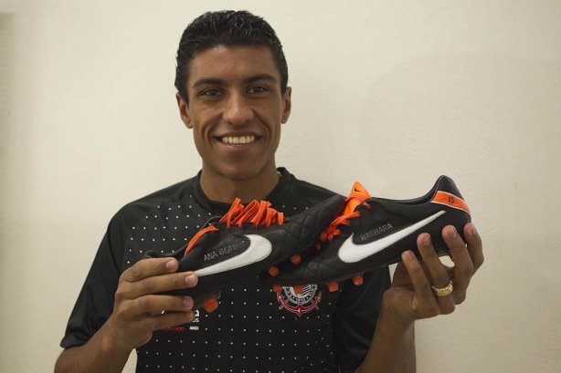 Paulinho nos vestiários antes da partida entre Corinthians x Cruzeiro, realizada esta tarde no estádio do Pacaembu, pela 11ª rodada do Campeonato Brasileiro de 2011