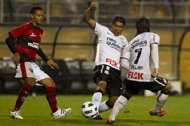 Durante a partida entre Corinthians x Atlético-GO, realizada esta noite no estádio do Pacaembu, válida pela 28ª rodada do Campeonato Brasileiro de 2011