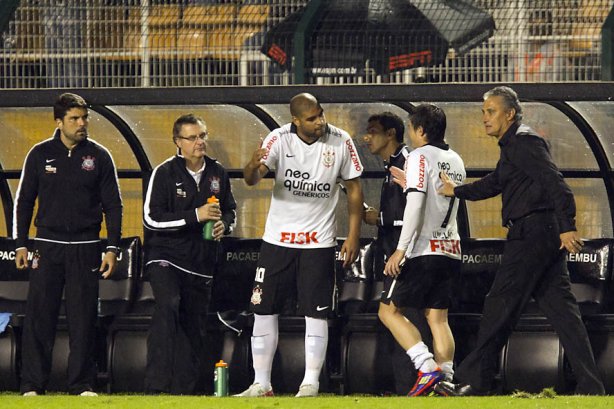 Durante a partida entre Corinthians x Atlético-GO, realizada esta noite no estádio do Pacaembu, válida pela 28ª rodada do Campeonato Brasileiro de 2011