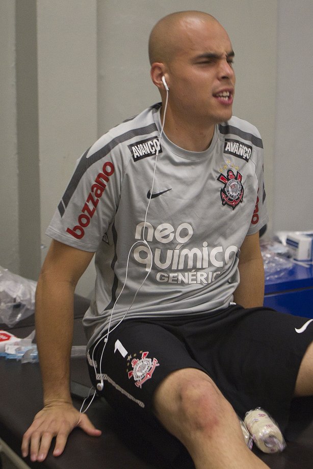 Julio Cesar, que hoje completa 100 jogos pelo Corinthians, nos vestiários antes da partida entre Corinthians x Botafogo, realizada esta noite no estádio do Pacaembu, válida pela 29ª rodada do Campeonato Brasileiro de 2011