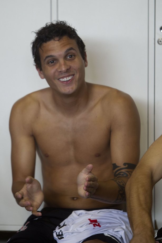 Ramon nos vestiários antes da partida entre Cruzeiro x Corinthians, realizada esta tarde no estádio da Arena do Jacaré, em Sete Lagoas/MG, válida pela 30ª rodada do Campeonato Brasileiro de 2011