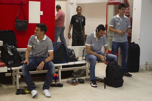 Alex; Leandro Castán e Nene Bonilha nos vestiários antes da partida entre Internacional/RS x Corinthians, realizada esta tarde no estádio Beira Rio, em Porto Alegre/RS, válida pela 31ª rodada do Campeonato Brasileiro de 2011