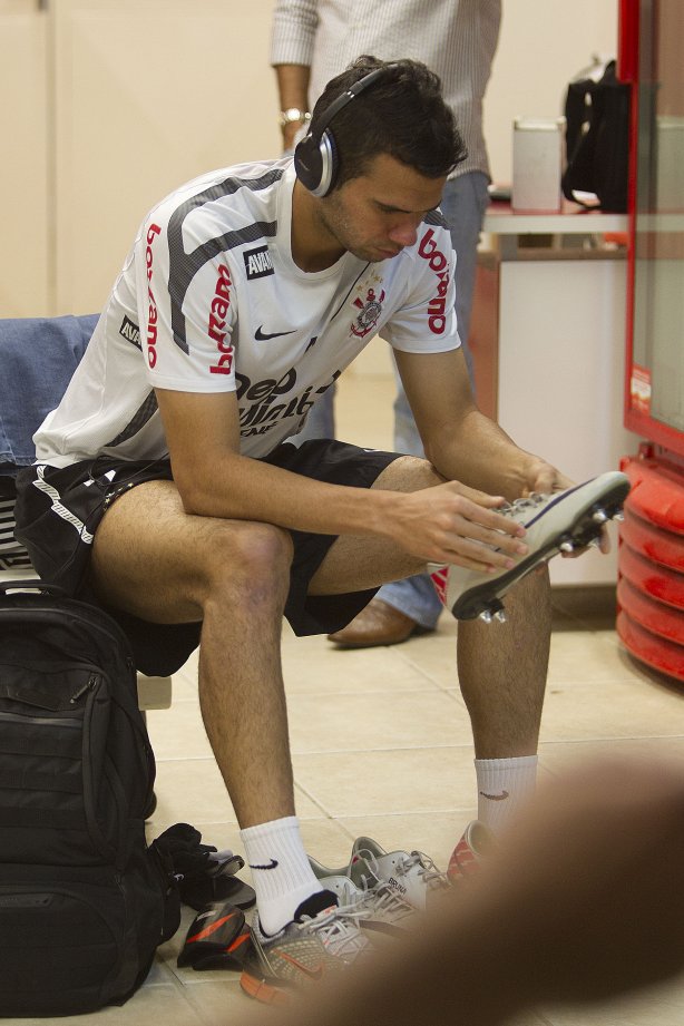 Leandro Castán nos vestiários antes da partida entre Internacional/RS x Corinthians, realizada esta tarde no estádio Beira Rio, em Porto Alegre/RS, válida pela 31ª rodada do Campeonato Brasileiro de 2011