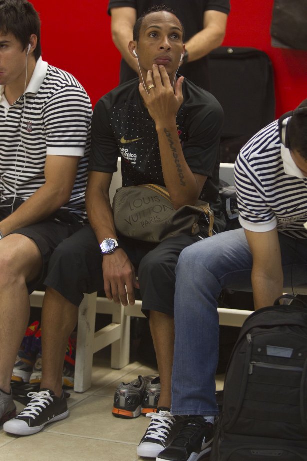 Liedson nos vestiários antes da partida entre Internacional/RS x Corinthians, realizada esta tarde no estádio Beira Rio, em Porto Alegre/RS, válida pela 31ª rodada do Campeonato Brasileiro de 2011