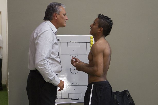 Tite e Jorge Henrique nos vestiários antes da partida entre Internacional/RS x Corinthians, realizada esta tarde no estádio Beira Rio, em Porto Alegre/RS, válida pela 31ª rodada do Campeonato Brasileiro de 2011