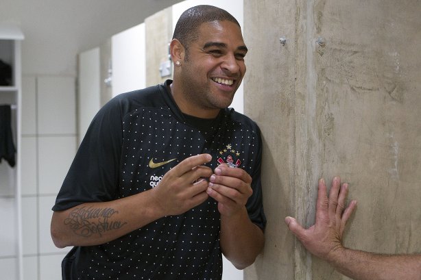 Adriano nos vestiários antes da partida entre Ceará x Corinthians, realizada esta noite no estádio Presidente Vargas, em Fortaleza, válida pela 35ª rodada do Campeonato Brasileiro de 2011