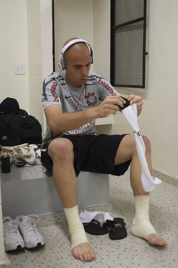 Julio Cesar nos vestiários antes da partida entre Corinthians x Atlético-MG, realizada esta tarde no estádio do Pacaembu, válida pela 36ª rodada do Campeonato Brasileiro de 2011