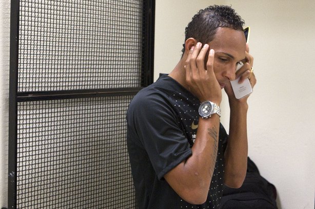 Liedson nos vestiários antes da partida entre Corinthians x Atlético-MG, realizada esta tarde no estádio do Pacaembu, válida pela 36ª rodada do Campeonato Brasileiro de 2011