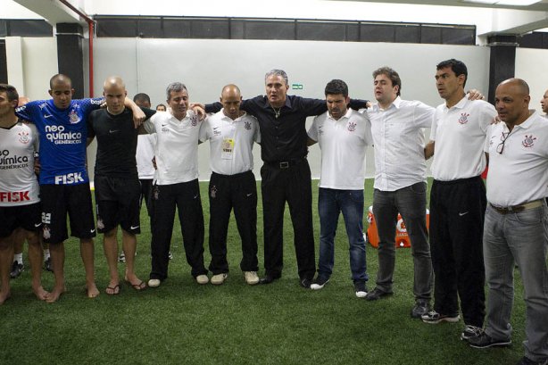 Oracao nos vestiários após a partida entre Corinthians x Atlético-MG, realizada esta tarde no estádio do Pacaembu, válida pela 36ª rodada do Campeonato Brasileiro de 2011