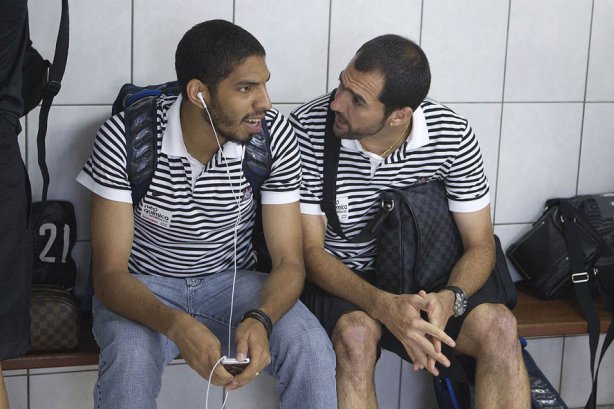 Wallace e Danilo nos vestiários antes da partida entre FIGUEIRENSE/SC x CORINTHIANS/SP, realizada esta tarde no estádio Orlando Scarpelli, válida pela 37ª rodada do Campeonato Brasileiro de 2011. Florianópolis/Brasil